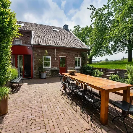 Lush Mansion In With Private Garden *